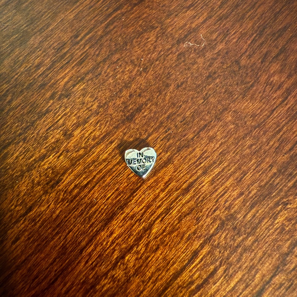 NWOT Origami Owl Silver In Memory Of Heart Charm